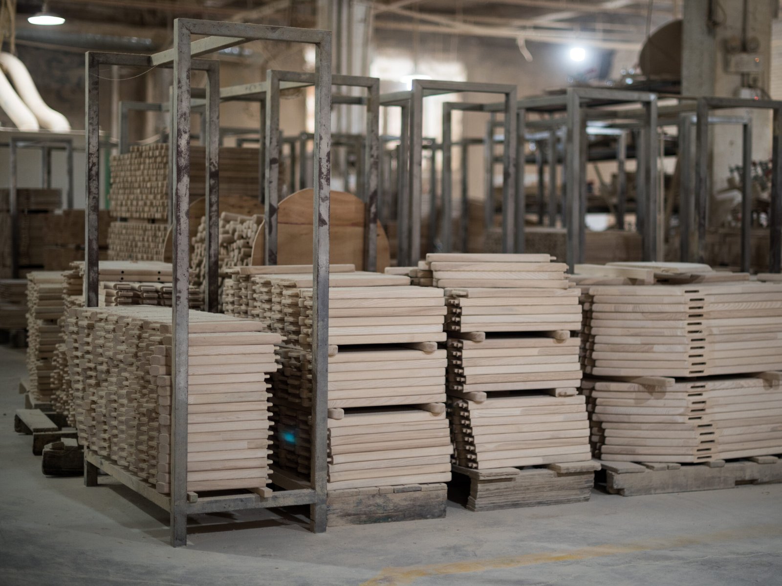Solid wood material review for furniture production