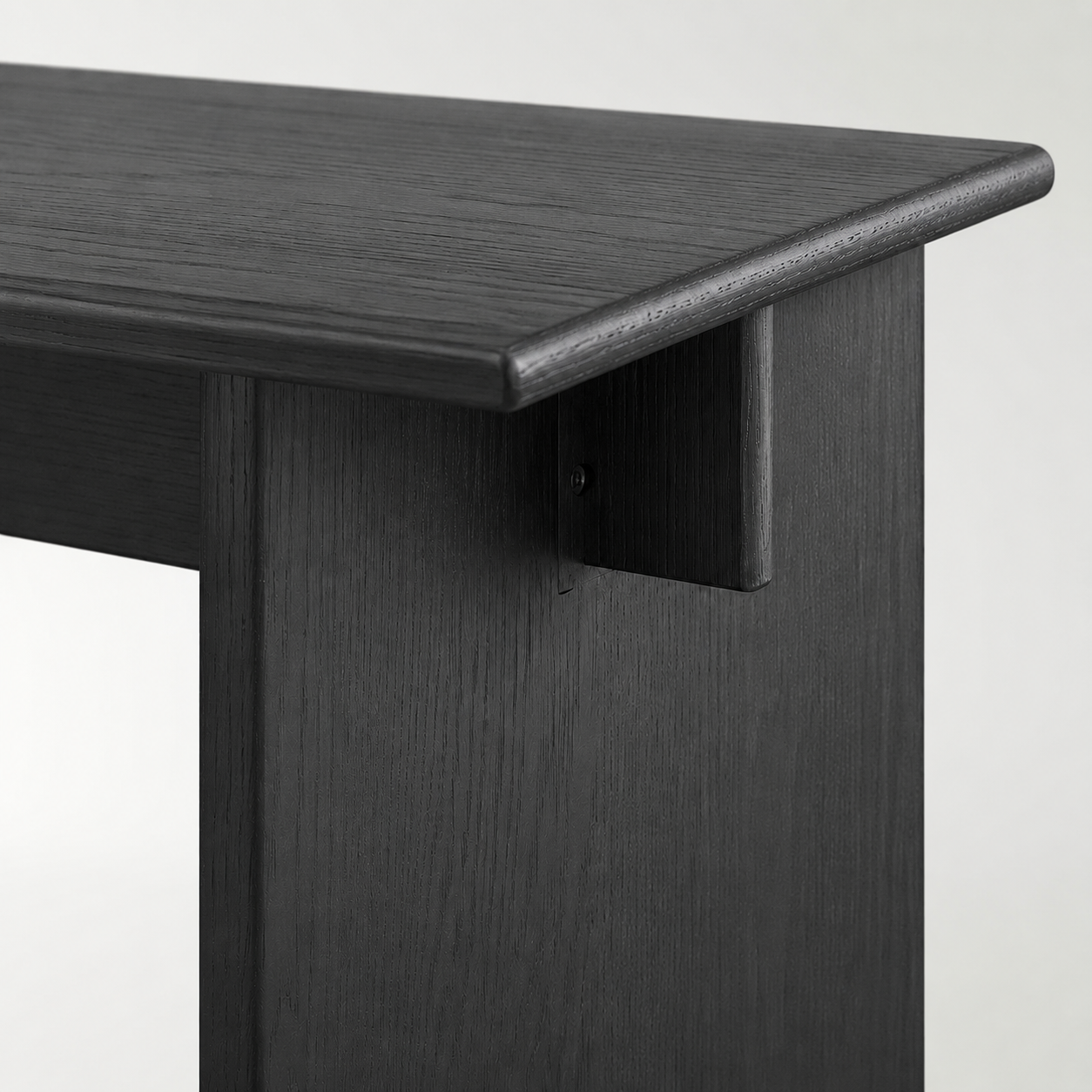 Sailing Dining Table detail view